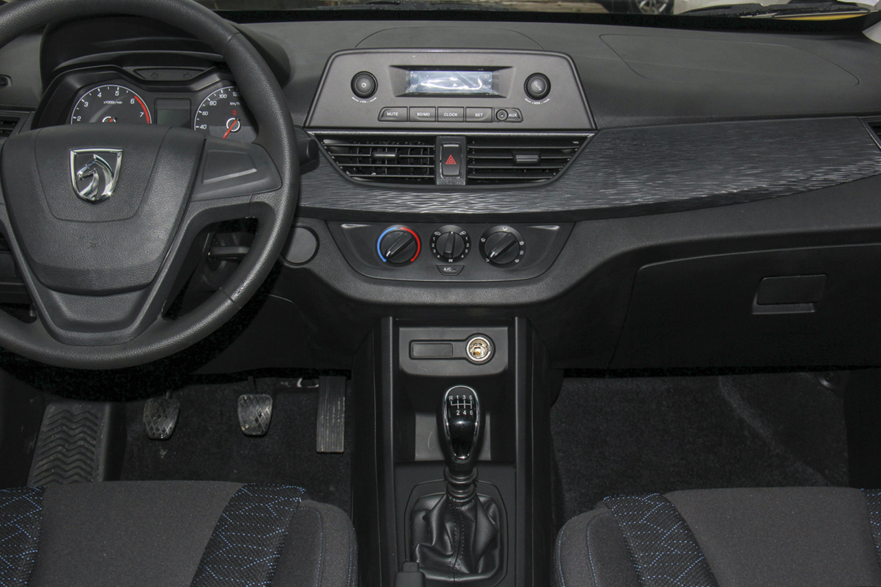 2017款宝骏310W 1.2L手动超值型