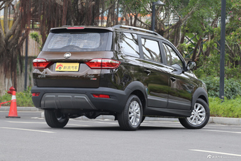 2017款启腾V60 1.5L手动豪华型