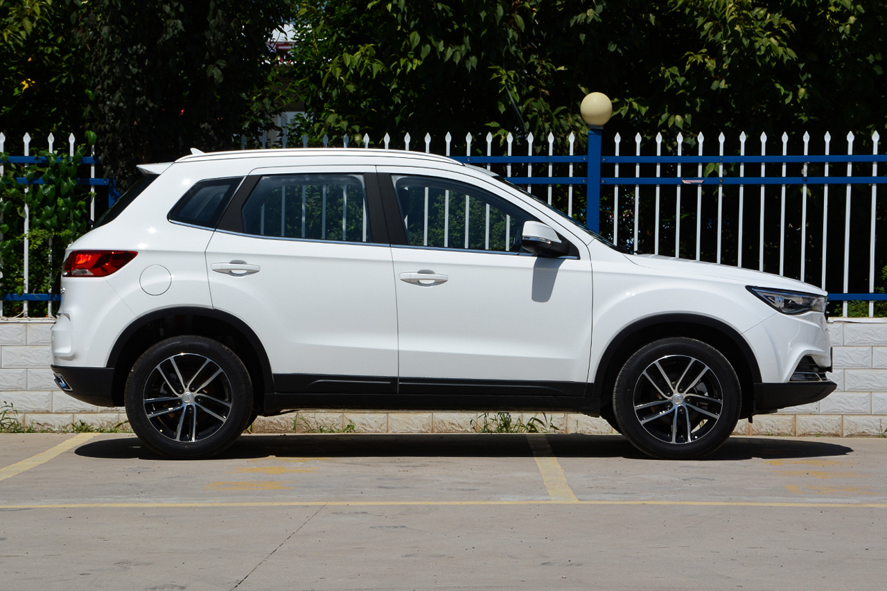 2017款奔腾X40 1.6L自动豪华型