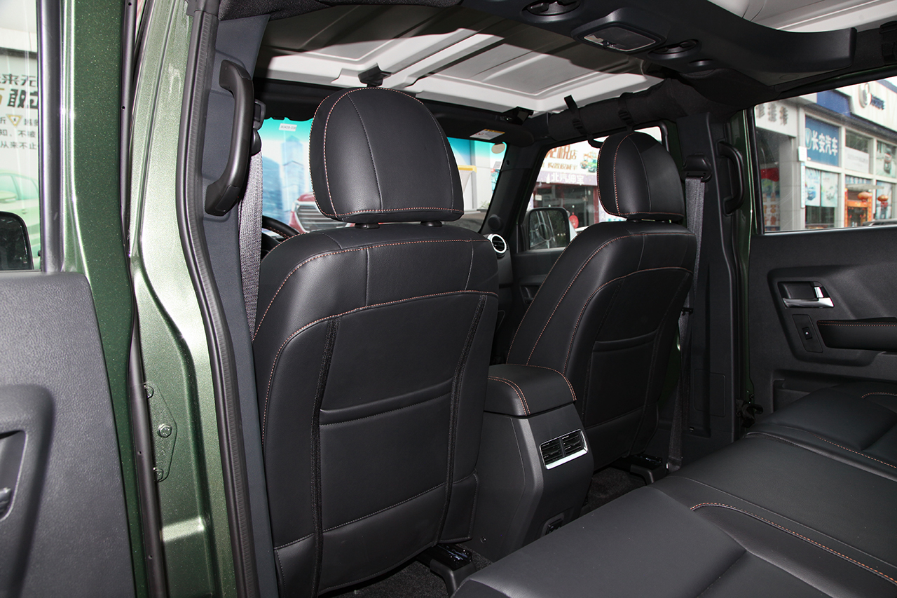 2018款北京BJ40L 2.0T手动柴油四驱尊贵版