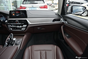 2018款宝马5系改款2.0T自动530Li领先型豪华套装