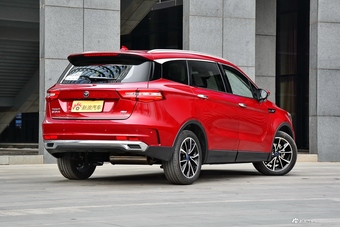 2018款君马S70 1.5T自动旗舰运动型