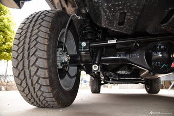 2016款北京BJ40L 2.0T手动四驱尊贵版 极夜黑