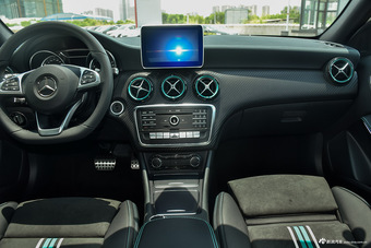 2016款奔驰A级 A200 1.6T自动赛道版