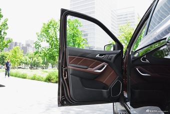 2016款驭胜S350 2.0T自动四驱汽油超豪华版5座