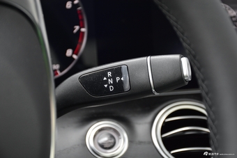 2018款奔驰E级改款2.0T自动 300L 运动豪华型