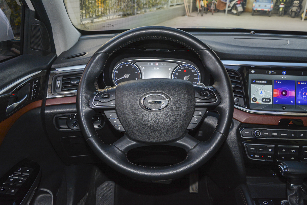 2017款传祺GS8 2.0T自动两驱豪华智联版320T