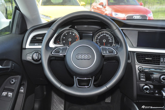 2016款改款奥迪A5 2.0T自动Coupe45TFSI舒适型