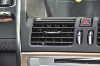 2017款沃尔沃XC60 2.0T自动T5 智进版