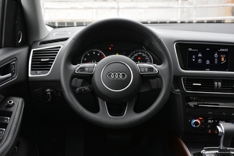 2017款奥迪Q5 Plus 2.0T自动40TFSI舒适型