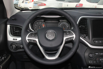 2016款自由光2.4L自动75周年致敬版