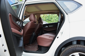 2017款宝骏560 1.5T DCT旗舰型