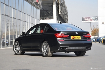 2018款宝马7系740Li 3.0T自动尊享型M运动套装xDrive黑焰版