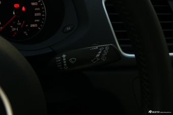 2018款奥迪Q3 30周年年型 35 TFSI时尚型