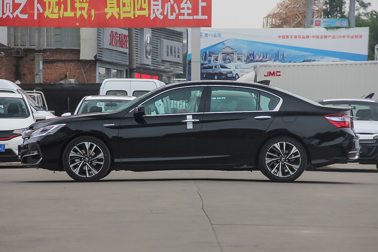 2016款雅阁混动2.0L自动锐领版