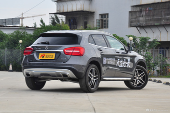 2016款奔驰GLA级 GLA200 1.6T自动时尚型