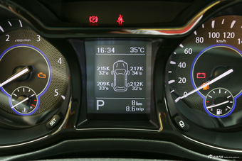 2018款驭胜S350 2.0T自动四驱柴油超豪华版5座