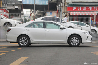 2016款凯美瑞2.0L自动十周年纪念领先版