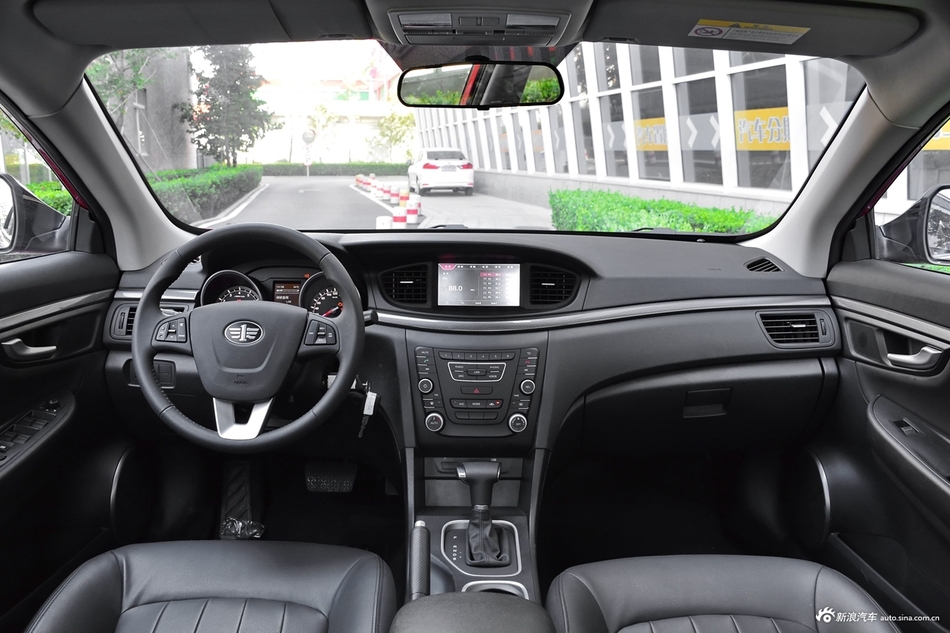 2018款奔腾B50 1.4T自动20周年纪念版