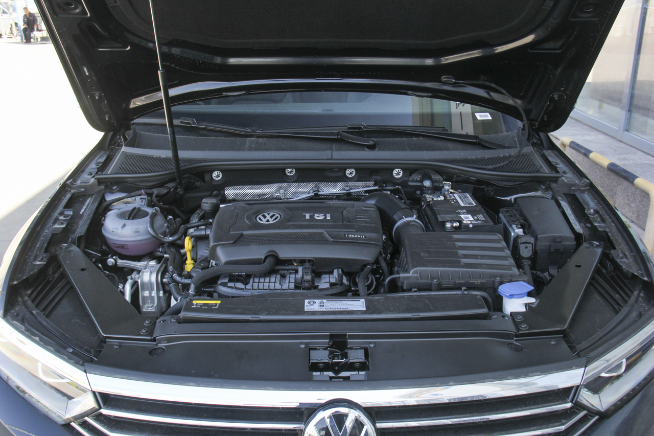 2018款迈腾改款2.0T自动380TSI DSG豪华型