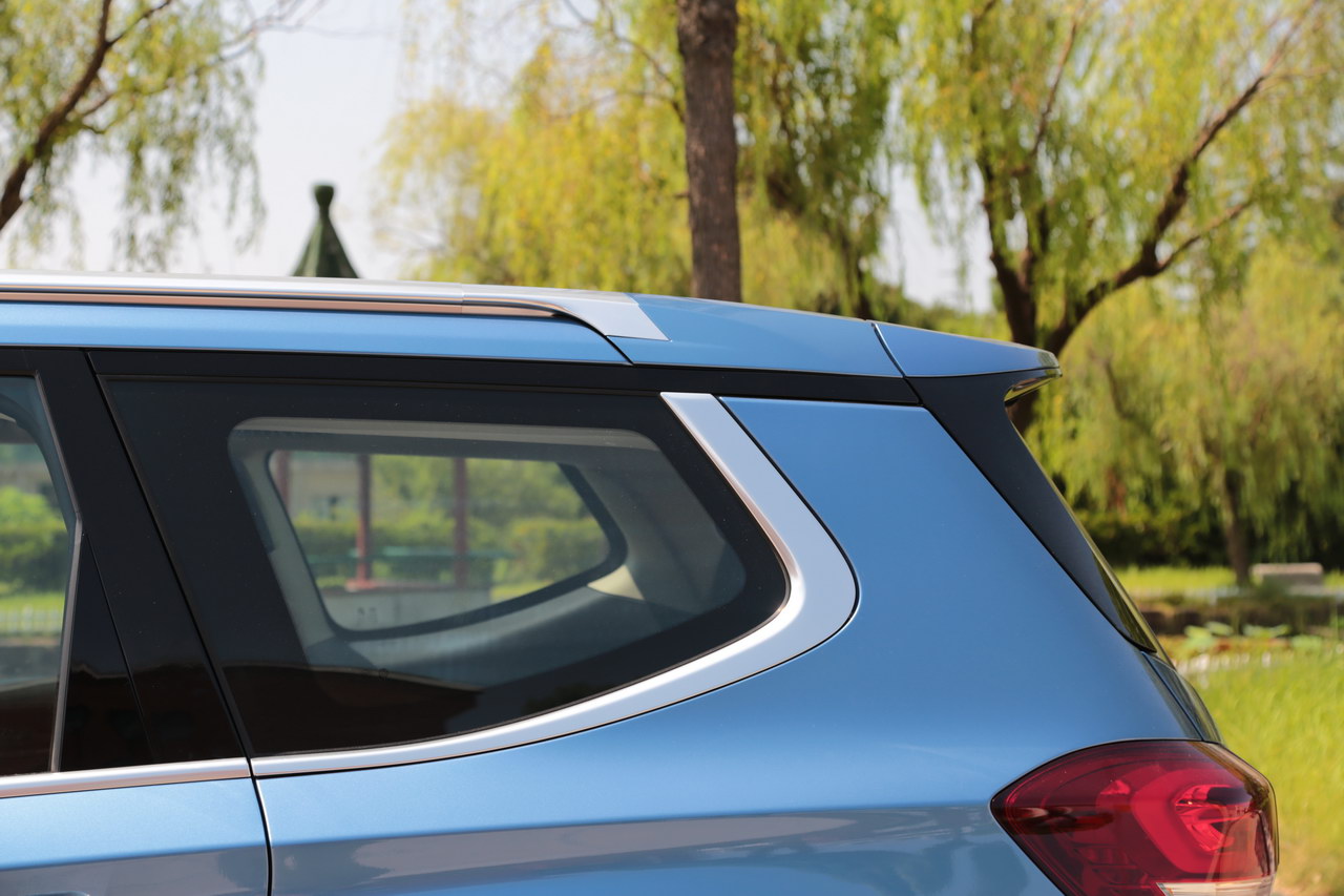 2017上汽大通D90 2.0TGI自动四驱高配版