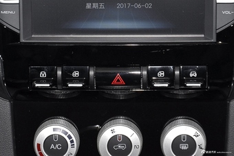 2016款北京BJ40 2.0T手动两驱尊贵版