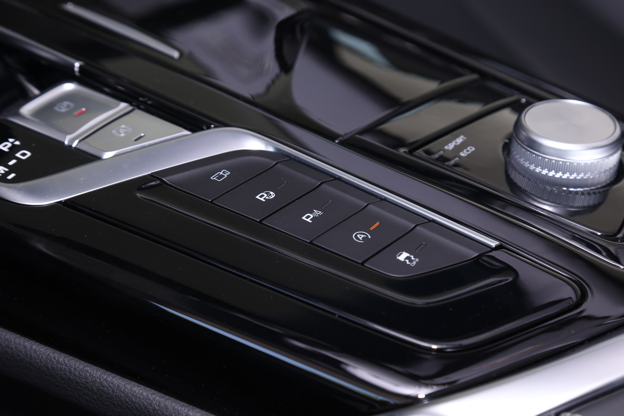 2018款博瑞GE MHEV顶配版