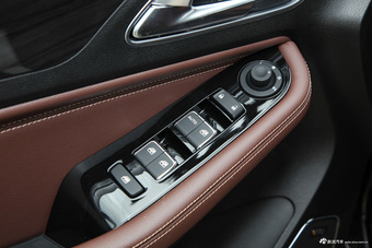 2017款宝骏560 1.5T DCT尊享型