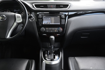 2017款逍客2.0L自动旗舰版 