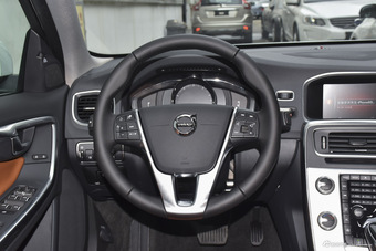 2018款沃尔沃S60L 2.0T自动T5智驭版 