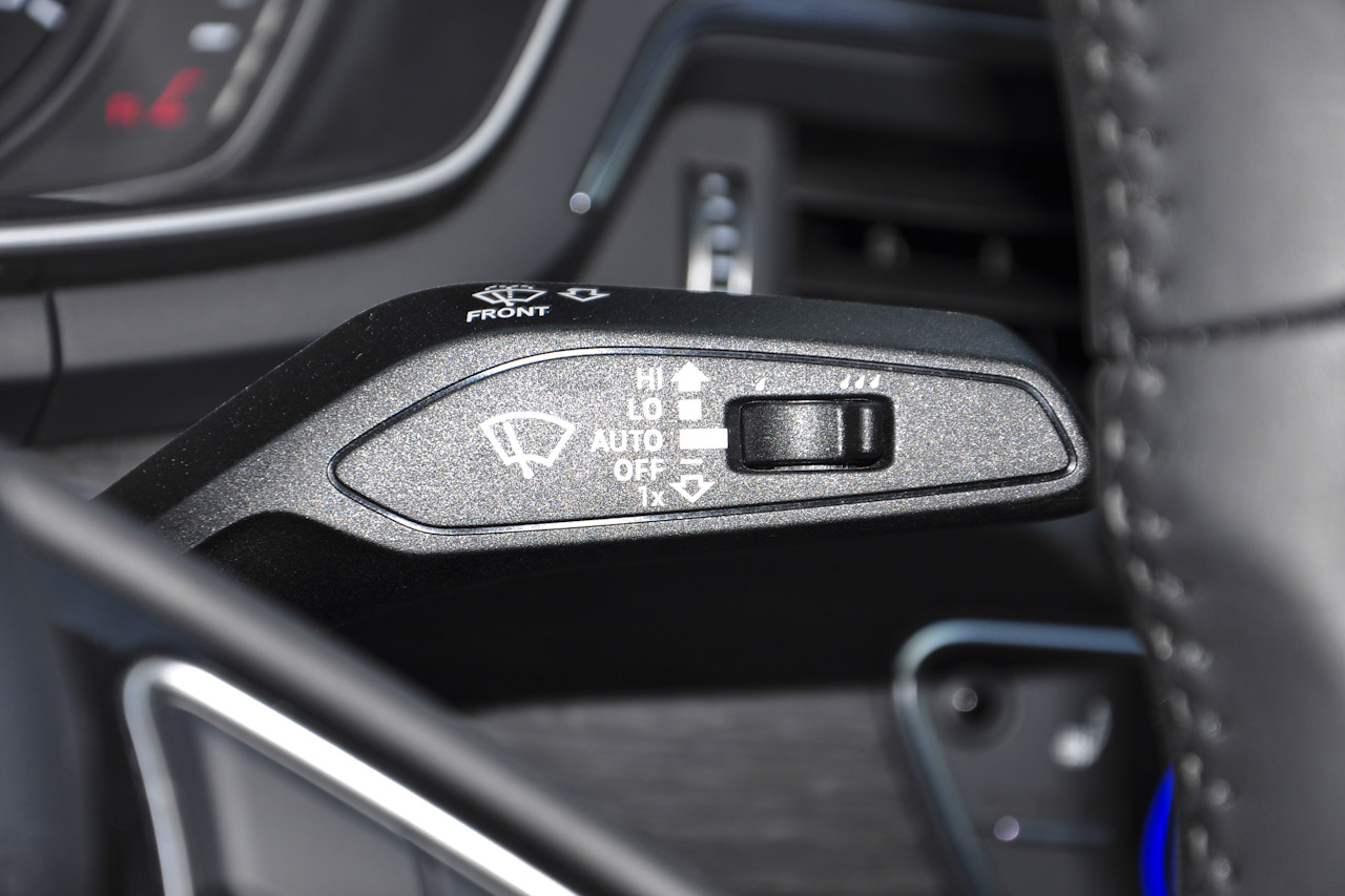 2017款奥迪A4L 2.0T自动45TFSI quattro风尚型