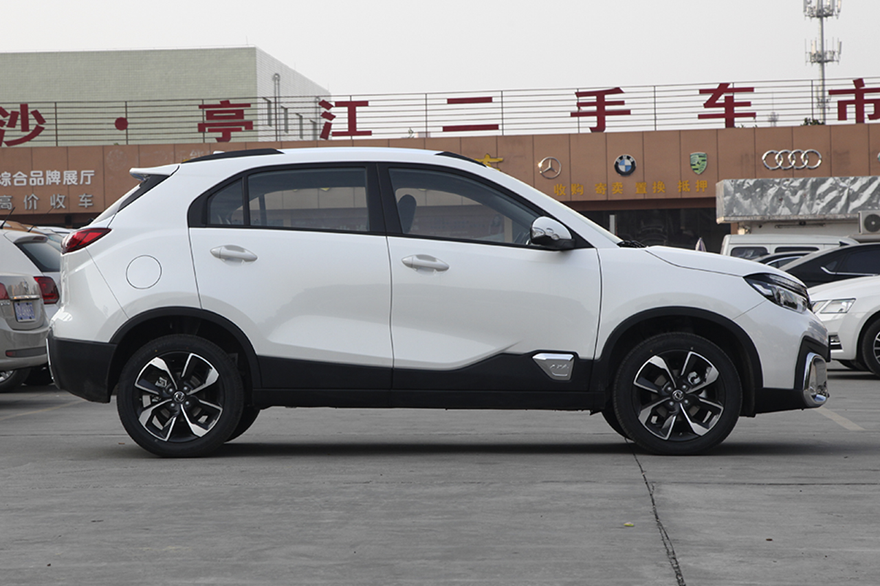 2017款风神AX4 1.6L手动潮尚型