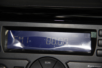 2015款奇瑞E3 1.5L手动风尚型 钛辉银