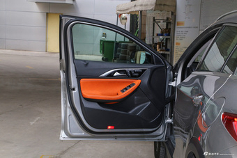 2017款英菲尼迪QX30 2.0T自动四驱运动版