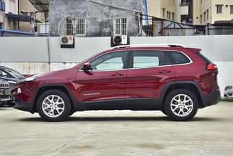 2016款自由光2.0L自动优越版 落霞红