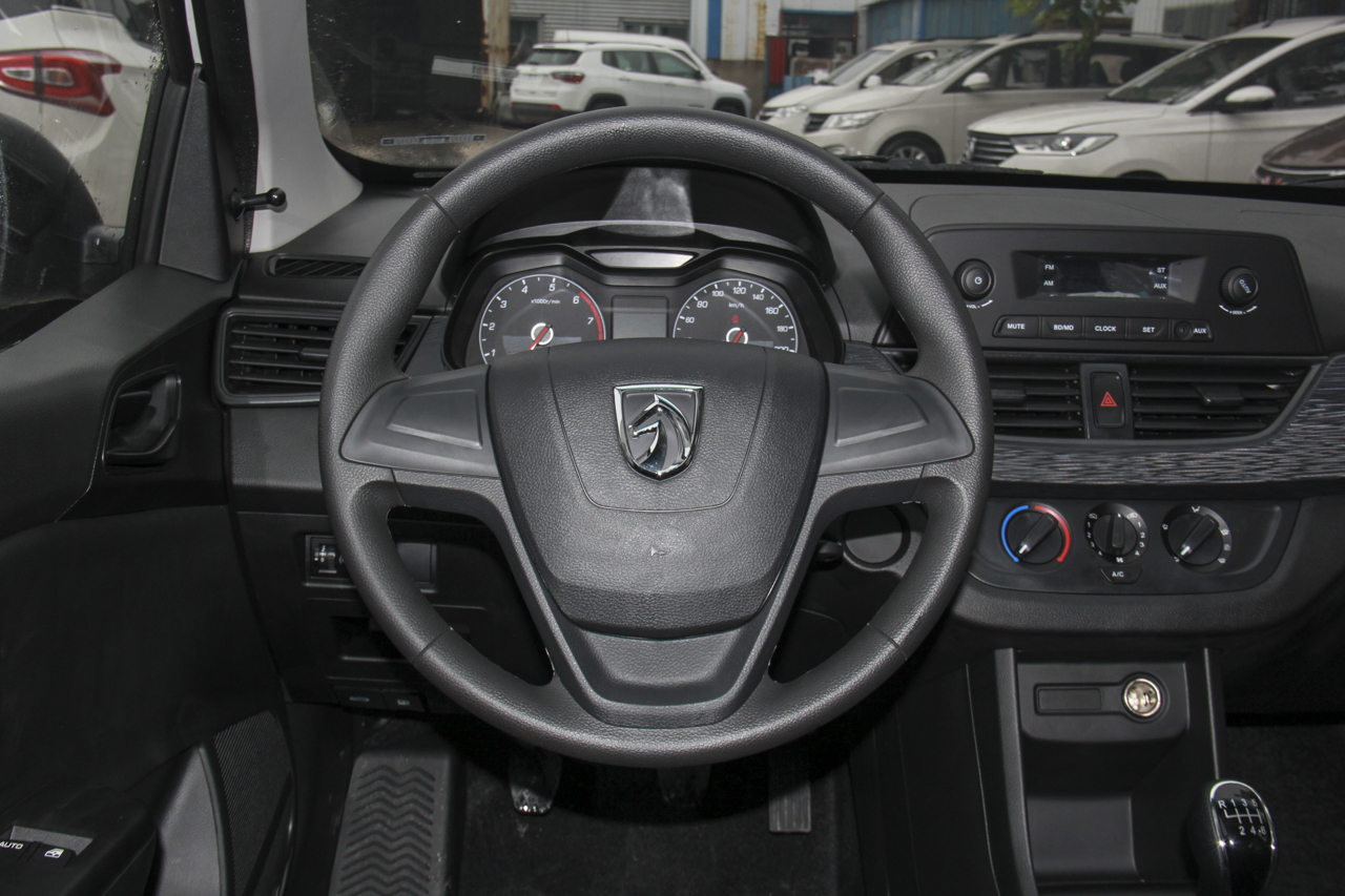 2017款宝骏310W 1.2L手动超值型