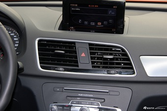 2017款奥迪Q3 2.0T自动35 TFSI风尚型