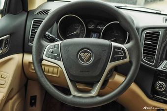 2016款萨瓦纳2.0T手动四驱汽油豪华版5座