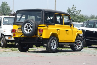 2016款BJ 212 2.0L手动方门四驱豪华型 国V