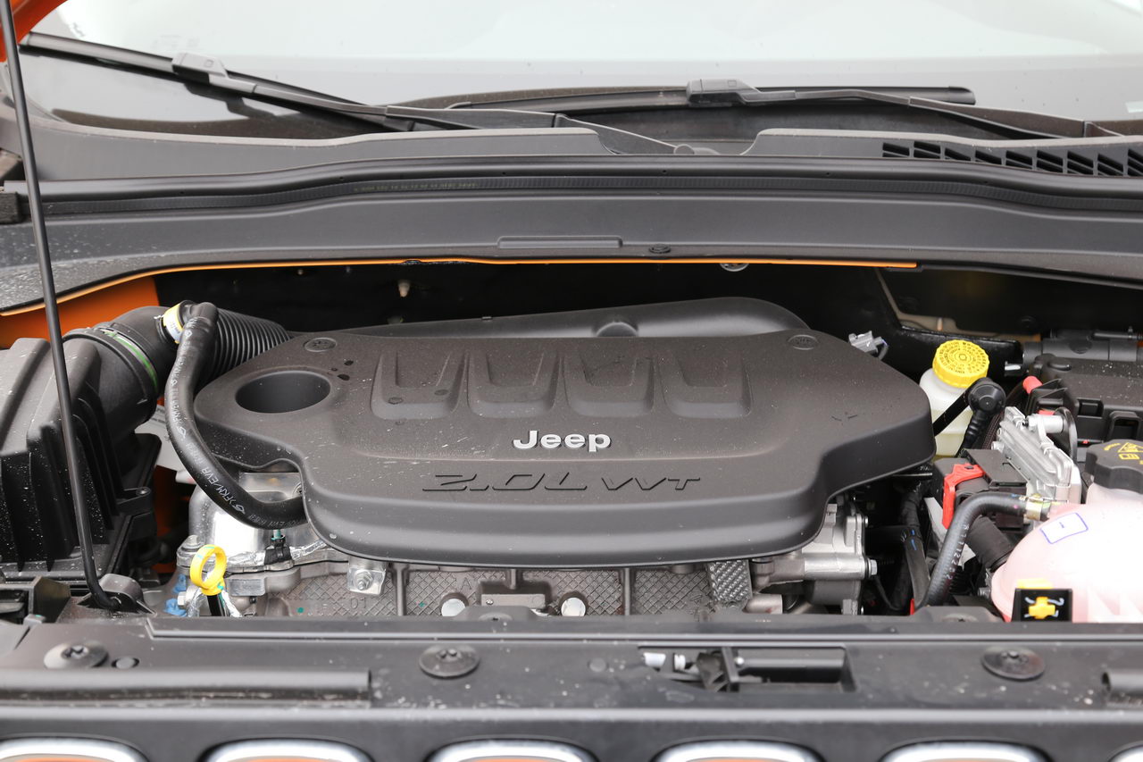 2017款自由侠2.0L自动四驱越能敞篷版