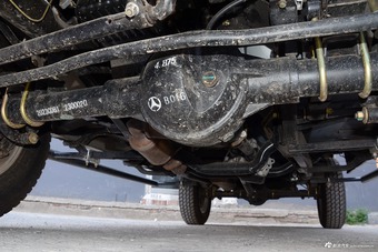 2016款战旗2.0L手动加长豪华型 三门版 国V