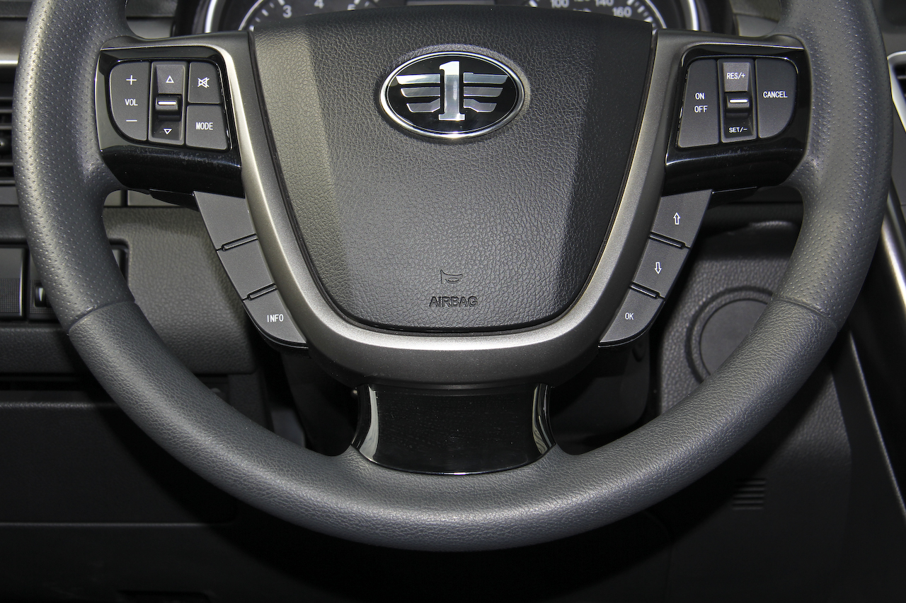 2017款奔腾X80 2.0L自动技术型