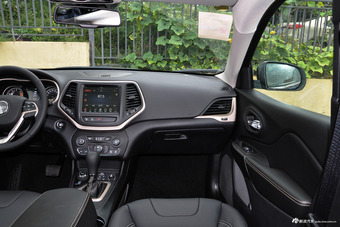 2017款自由光2.4L自动优越版