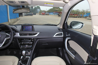 2016款悦翔V7 1.6L手动乐享型国V