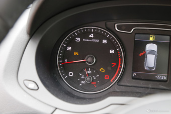 2016款奥迪Q3 2.0T自动35TFSI典藏版quattro进享型