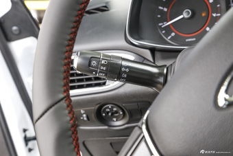 2016款艾瑞泽5 1.5L自动领锐版 俊逸白