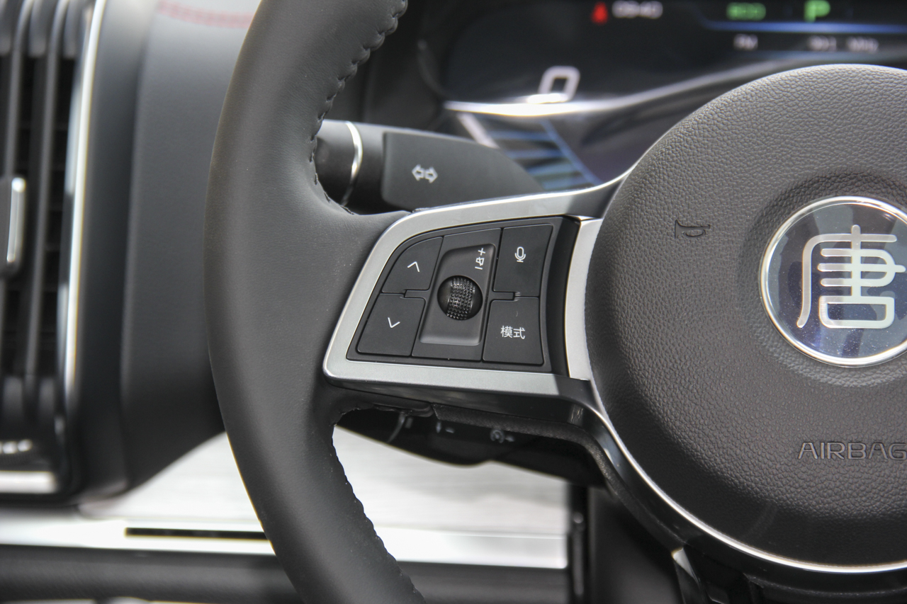 2018款比亚迪唐新能源2.0T全时四驱智联创享型7座