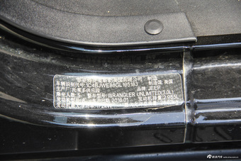 2015款牧马人3.0L自动四门舒享版Sahara