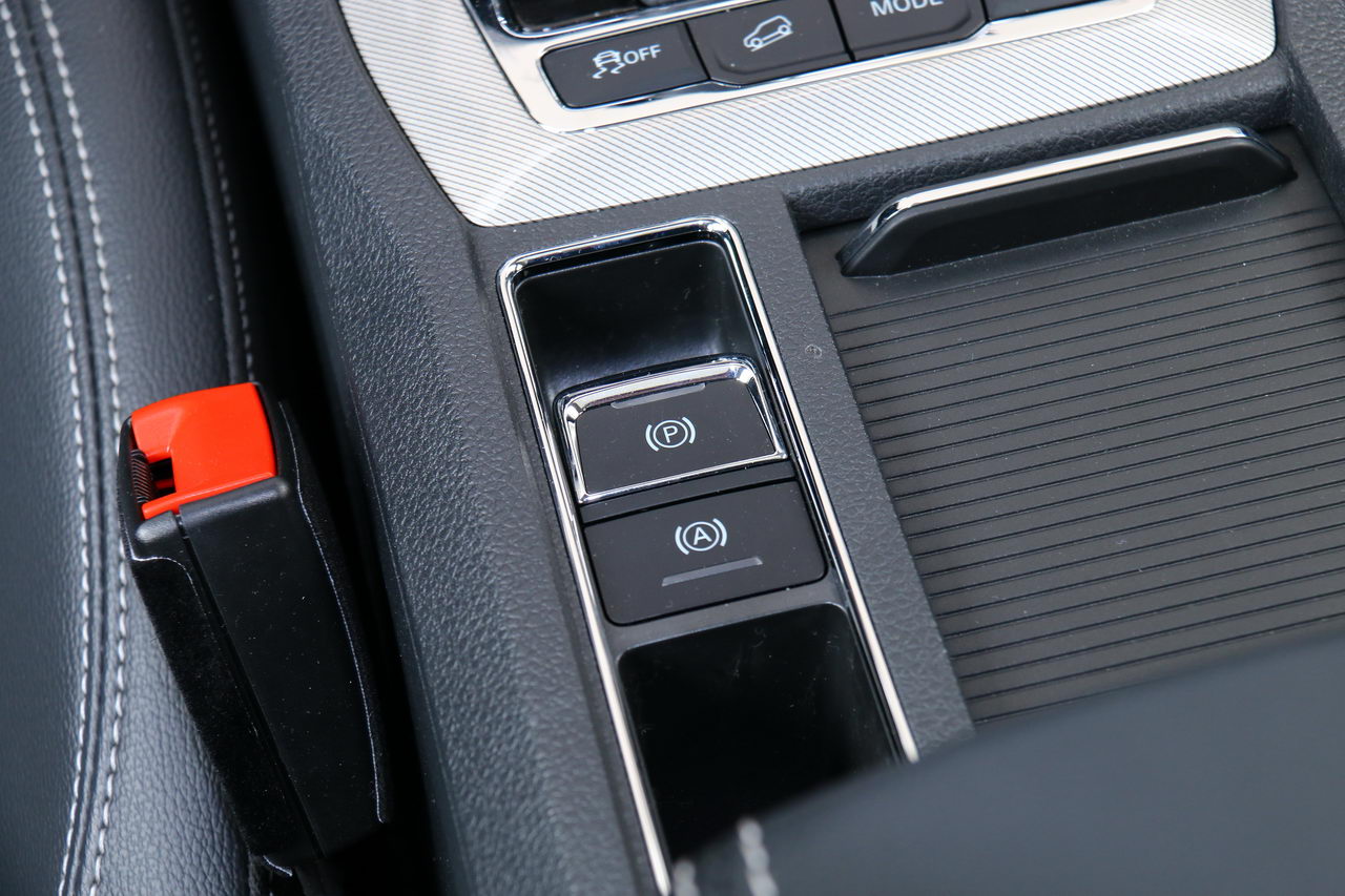 2017款荣威eRX5 1.5T自动尊贵旗舰版