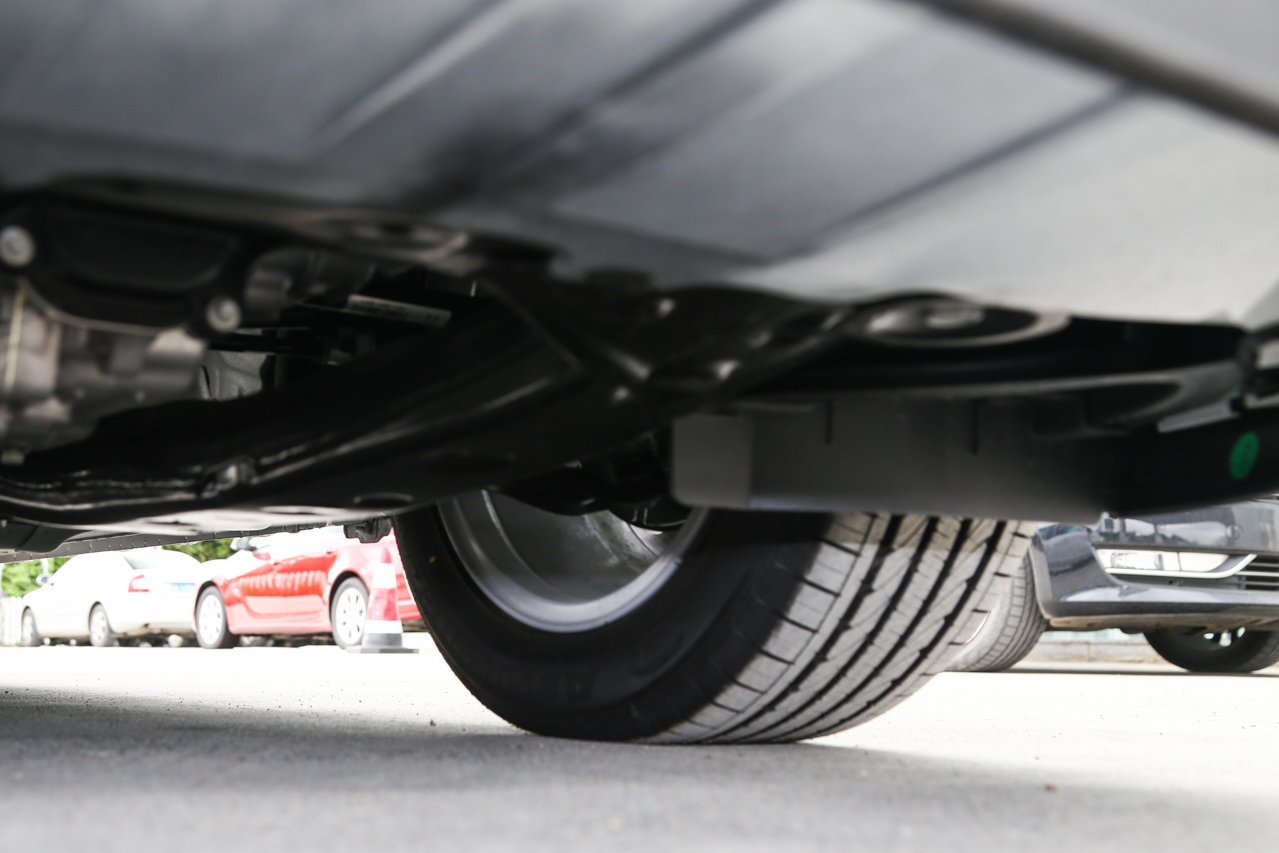 2016款英朗1.5L自动精英型15N 雪域白